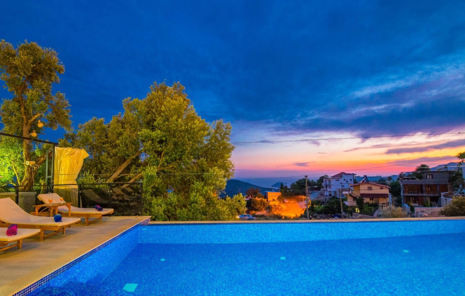 Kaş Bezirgan'da Kalabalık Ailelere Uygun, Özel Havuzlu, Kiralık Villa