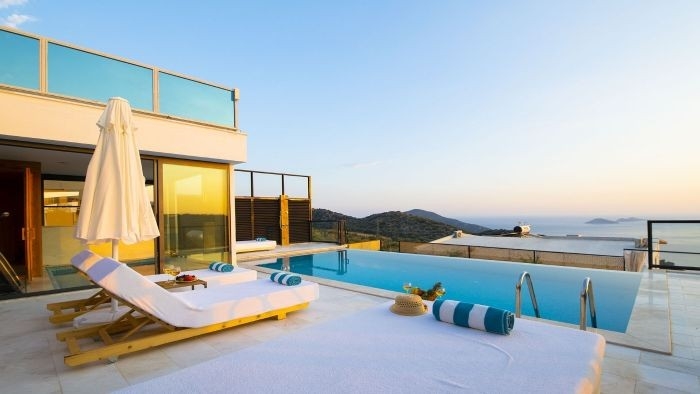 Kaş Bezirgan'da Muhteşem Manzaralı, Sonsuzluk Havuzlu, Lüks Villa