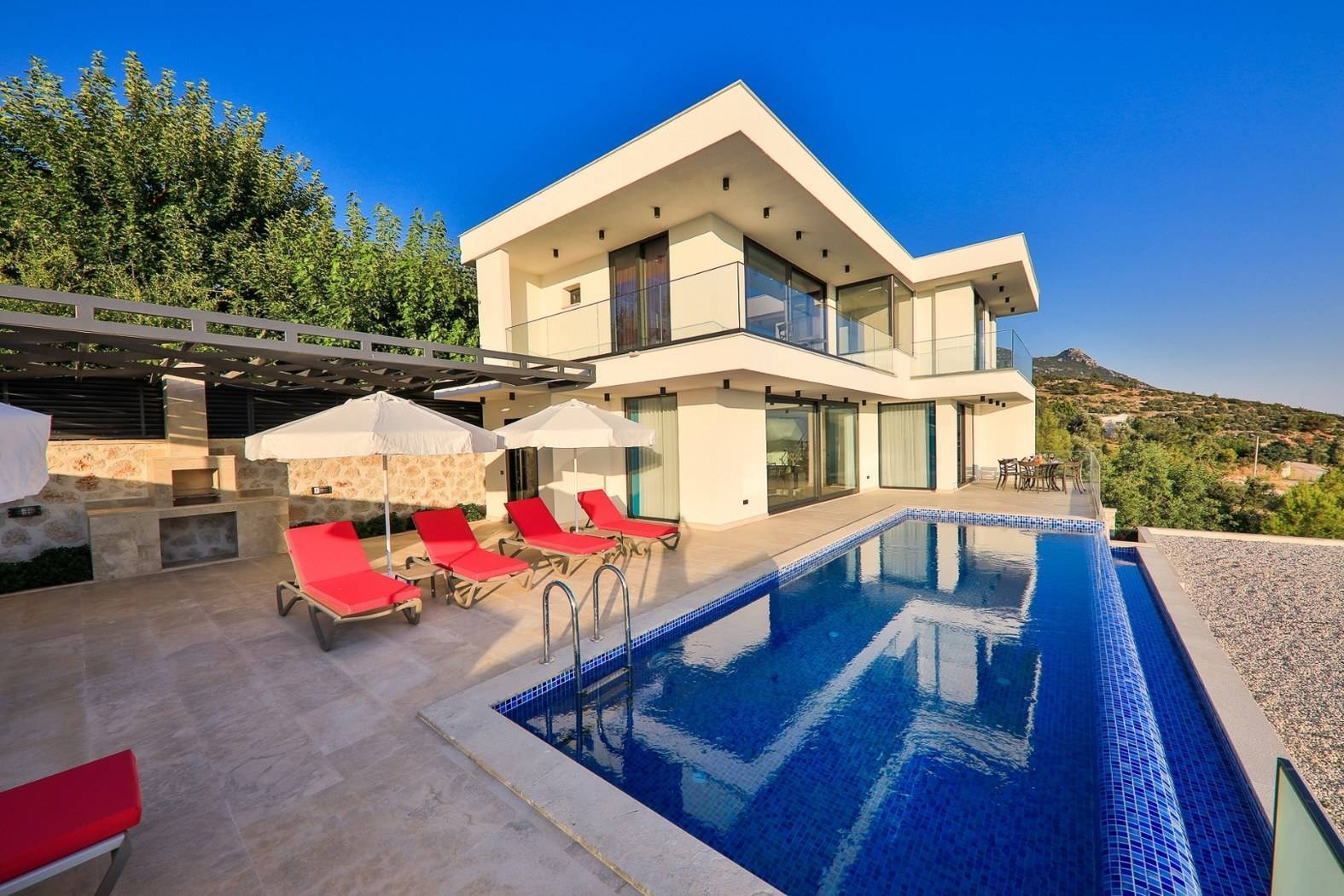 Kaş Üzümlü'de Enfes Manzaraya Sahip, Özel Havuzlu, Lüks Villa