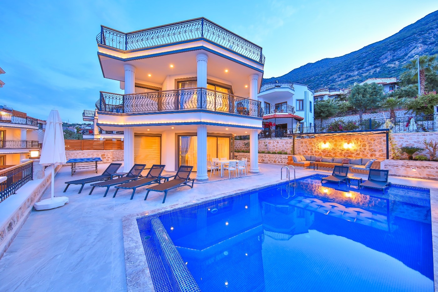 Kaş Kalkan'da Deniz ve Doğa Manzaralı, Özel Havuzlu, Şık Villa
