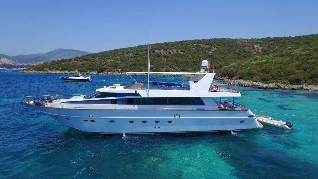 Bodrum'da 27 Metre, 8 Kişilik, Konforlu, Lüks Kiralık Motoryat