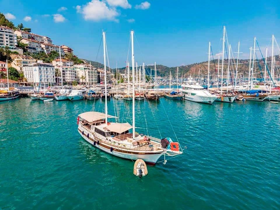 Fethiye'nin Eşsiz Sularında, 12 Kişilik Kiralık Gulet