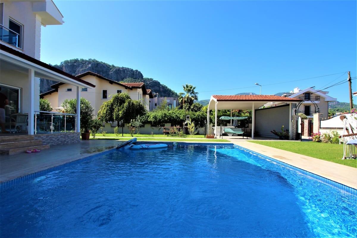 Ortaca Dalyan'da Merkezi Konumda, Özel Havuzlu, Şık Villa-23700