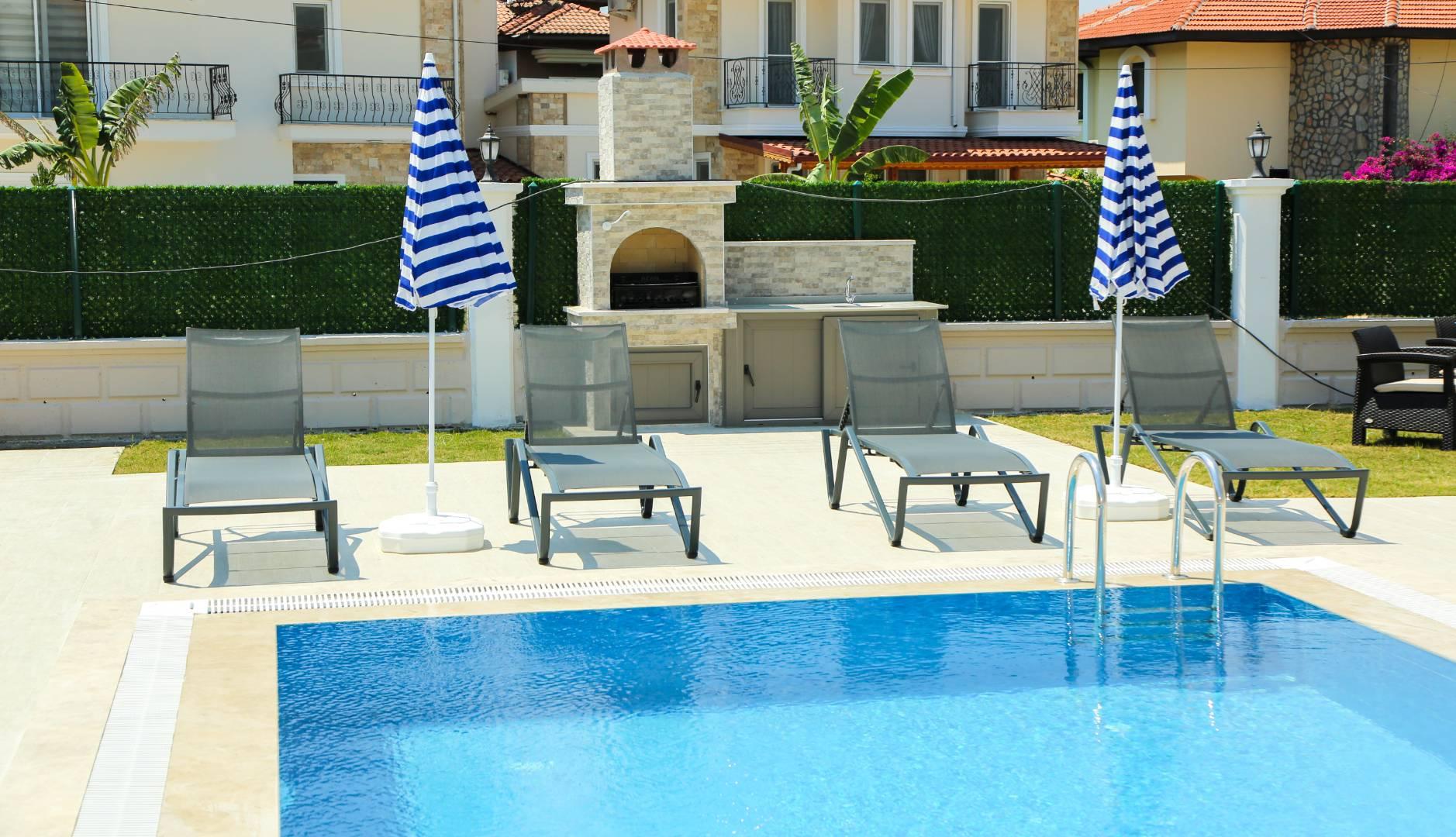 Ortacada Dalyan'da Merkezi Konumda, Özel Havuzlu, Modern Villa-30639