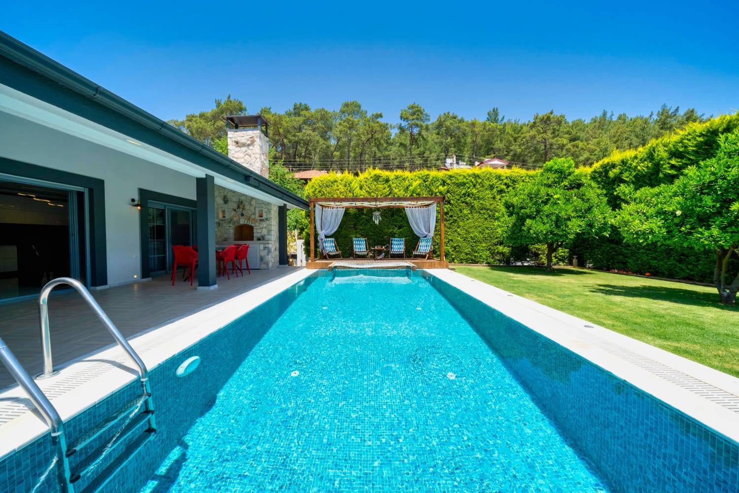 Fethiye İnlice'de Geniş Bahçeli, Çocuk Oyun Alanlı Villa