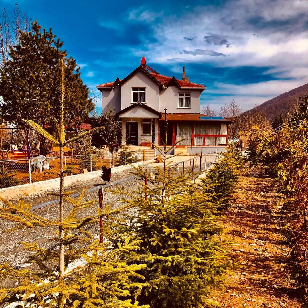 Sapanca Memnuniye'de Geniş Ailelere Uygun, Geniş Bahçeli, Şık Villa-30328