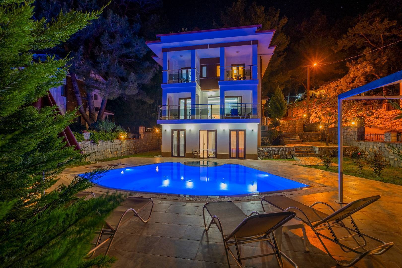 Fethiye'de Kalabalık Ailelere Uygun, Özel Havuzlu, Şömineli Villa