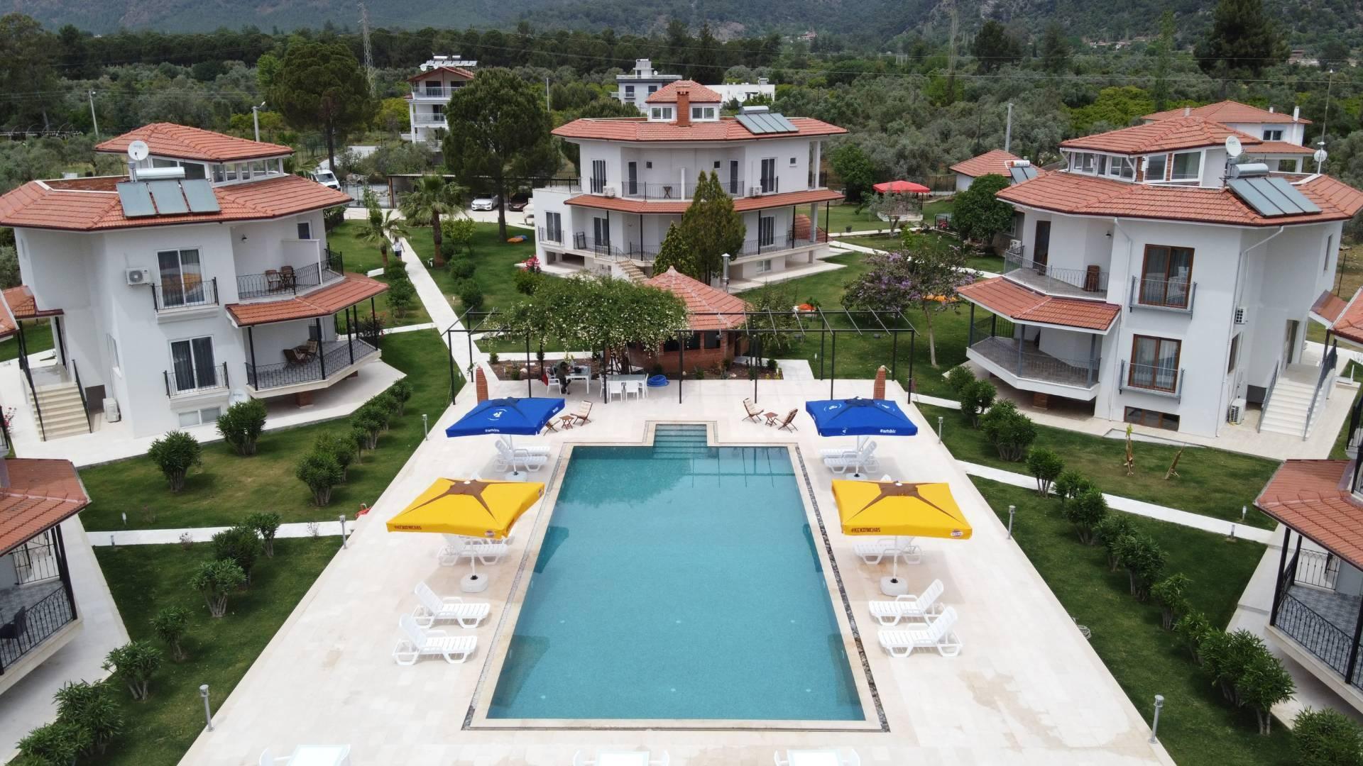 Muğla Köyceğiz'de Göl Manzaralı, Ortak Havuzlu, Kiralık Villa-27716