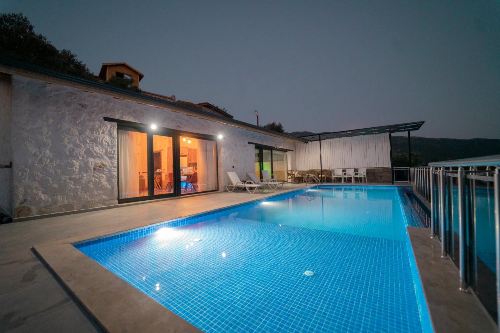 Kaş İslamlar'da Yemyeşil Doğada, Isıtma Havuzlu, Balayı Villası-24054