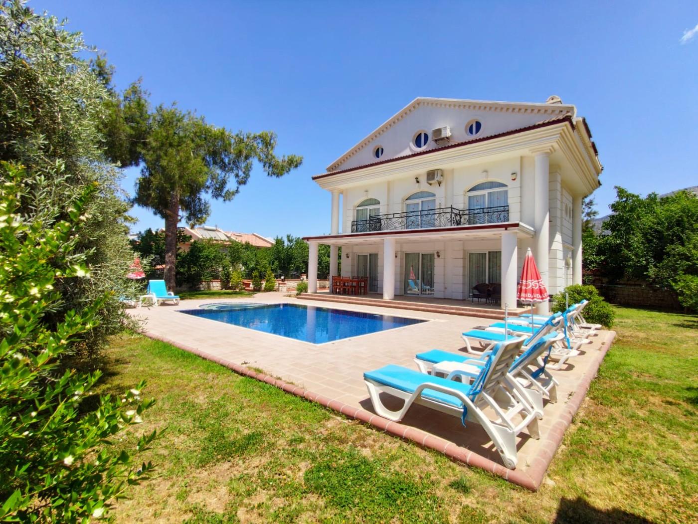 Fethiye Ölüdeniz'de Geniş Bahçeli, Özel Havuzlu, 4+1 Ferah Villa-21740