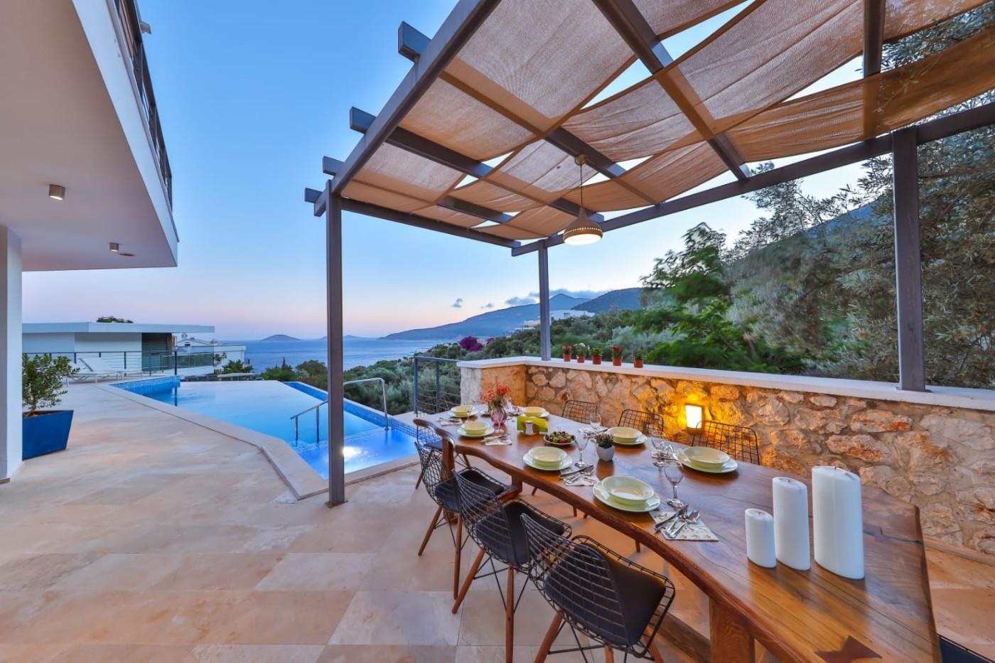 Kalkan'da Deniz Manzaralı, Yetişkin ve Çocuk Havuzlu, Merkezi Villa-15341