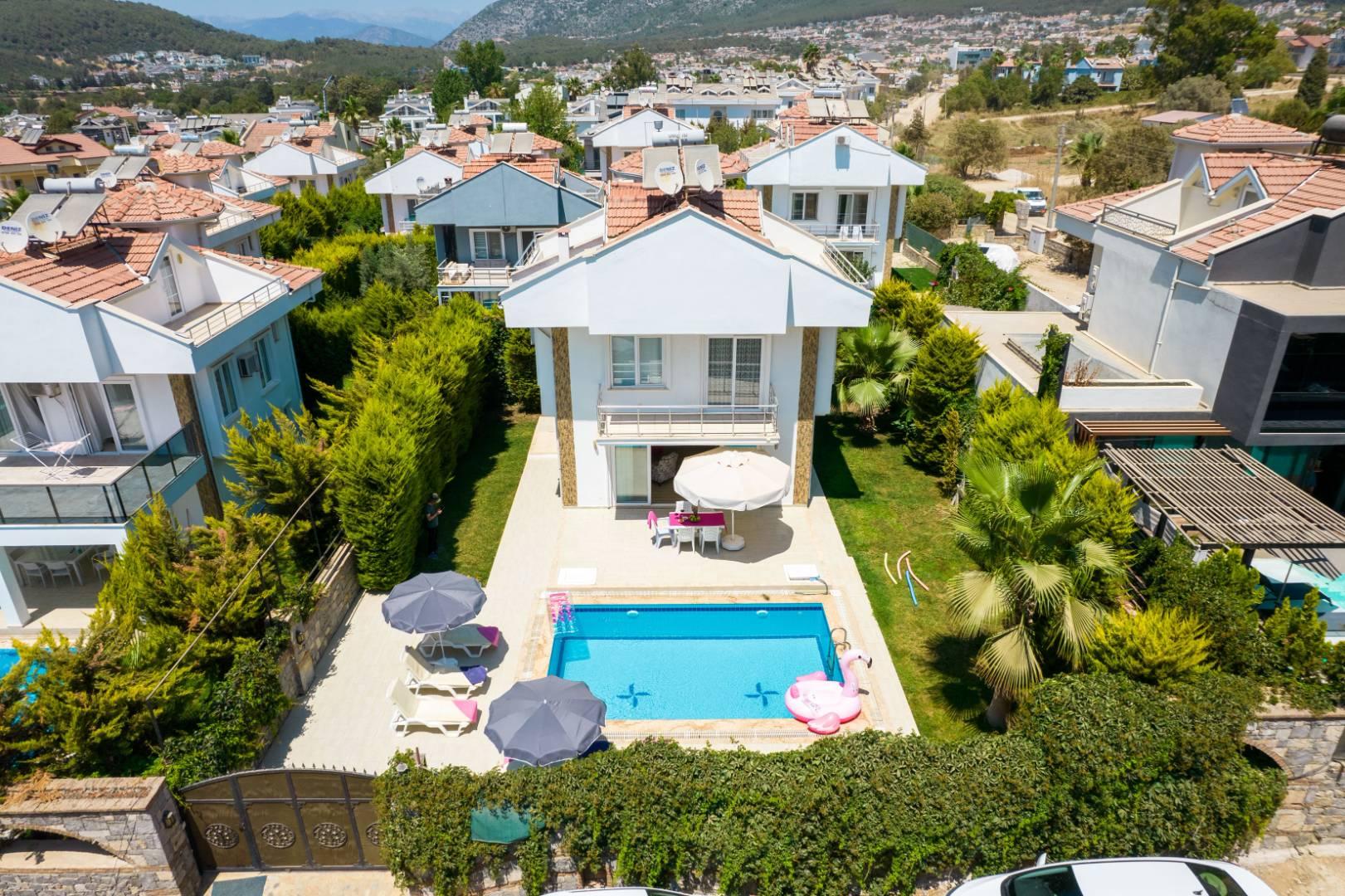 Fethiye Ölüdeniz'de Huzur Dolu Doğada, Özel Havuzlu, Şık Villa-14293