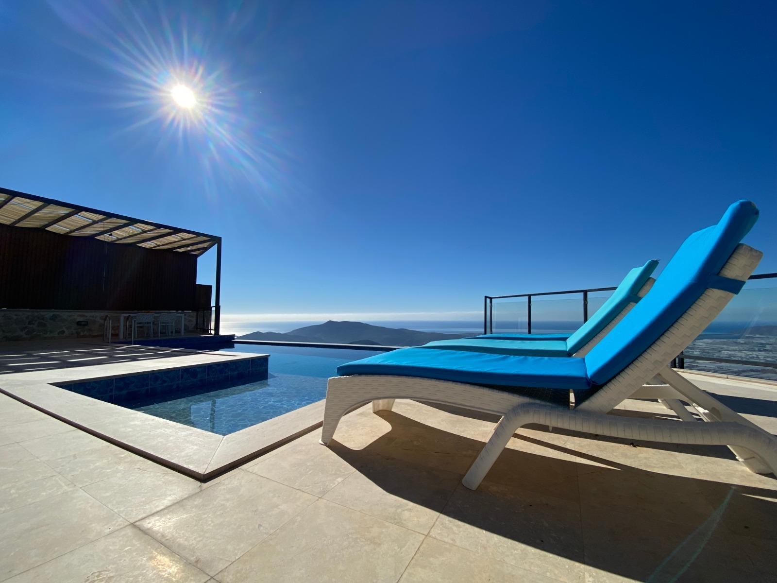 Kaş Üzümlü'de Muhteşem Manzaralı, Özel Havuzlu, Modern Villa-24396