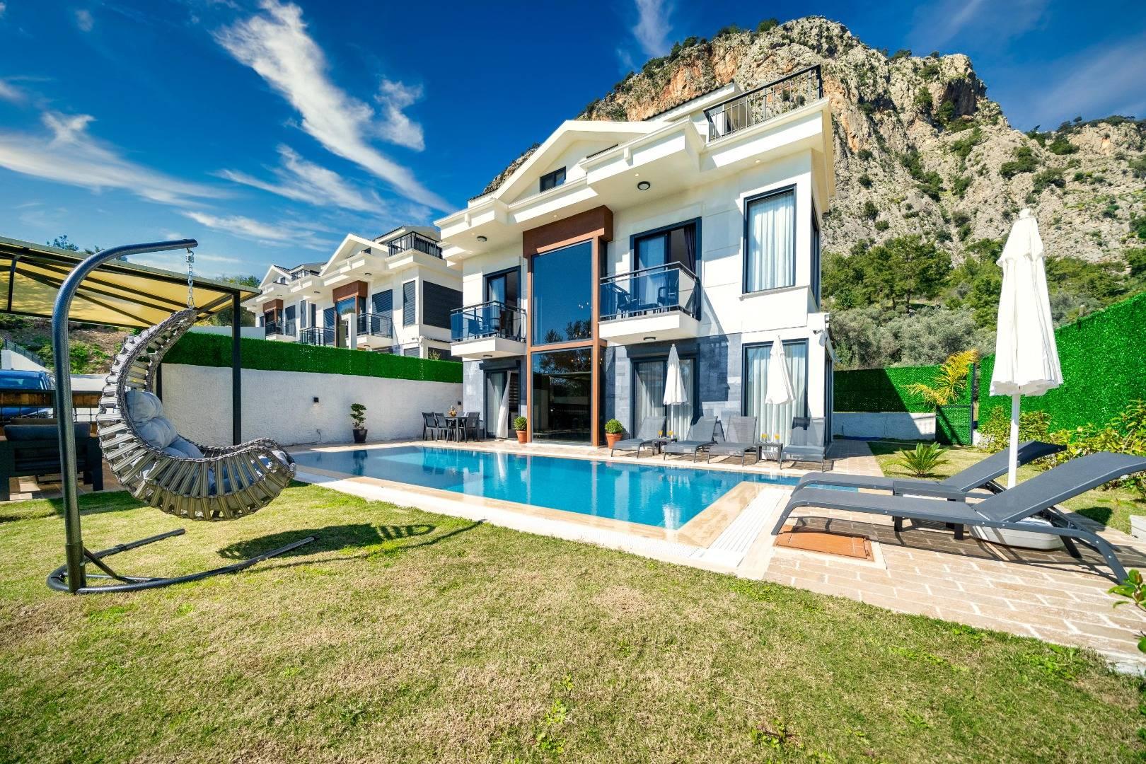 Fethiye Göcek'te Geniş Alanlara Sahip, Özel Havuzlu, Modern Villa-30731