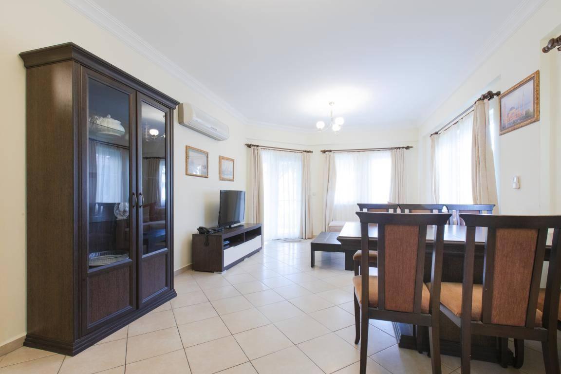 Didim Akbük'te Özel Plajlı Tesiste, Bahçeli Şık Yazlık -14599