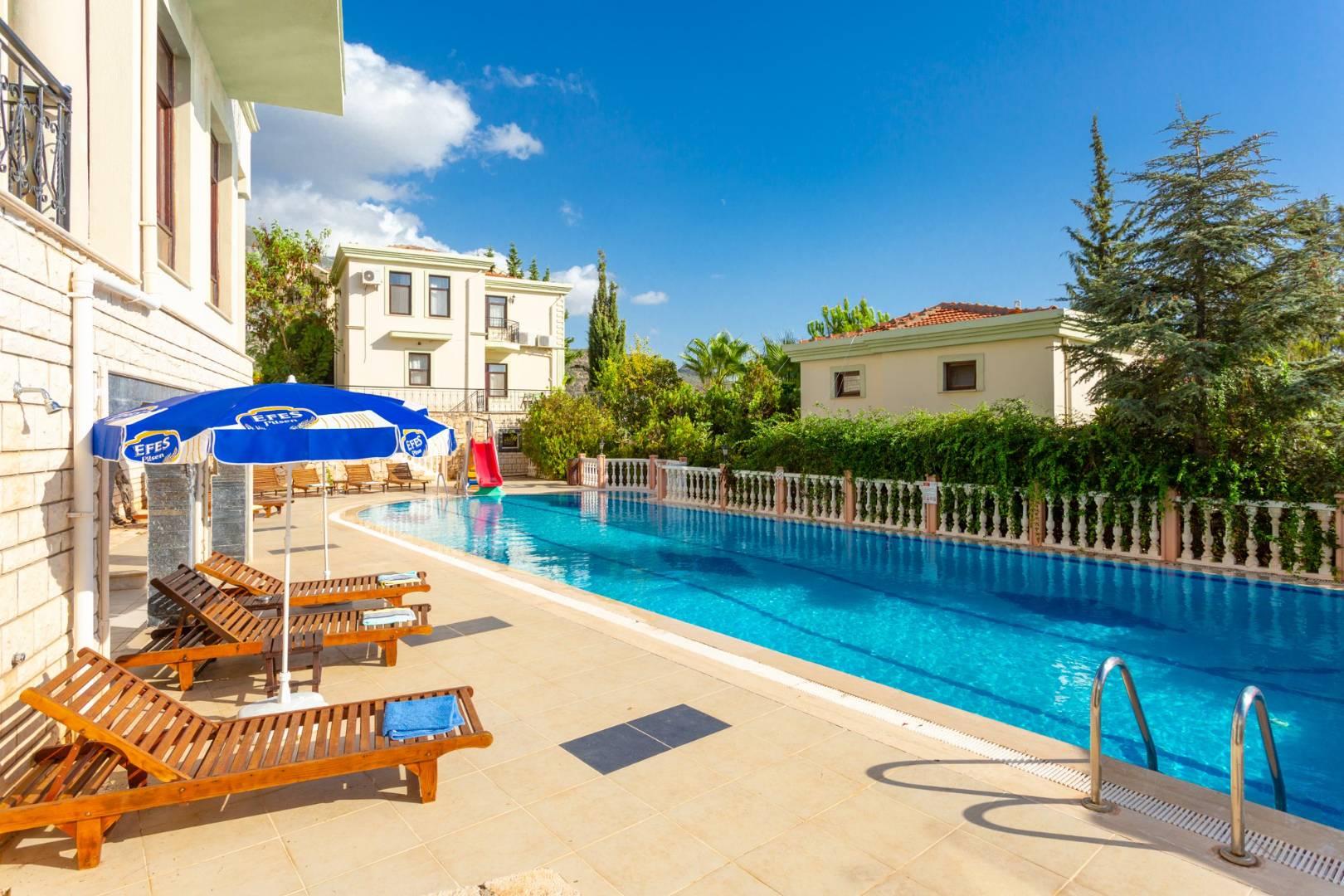 Kaş Kalkan'da Merkezi Konumda, Ortak Havuzlu, Modern Villa-27727