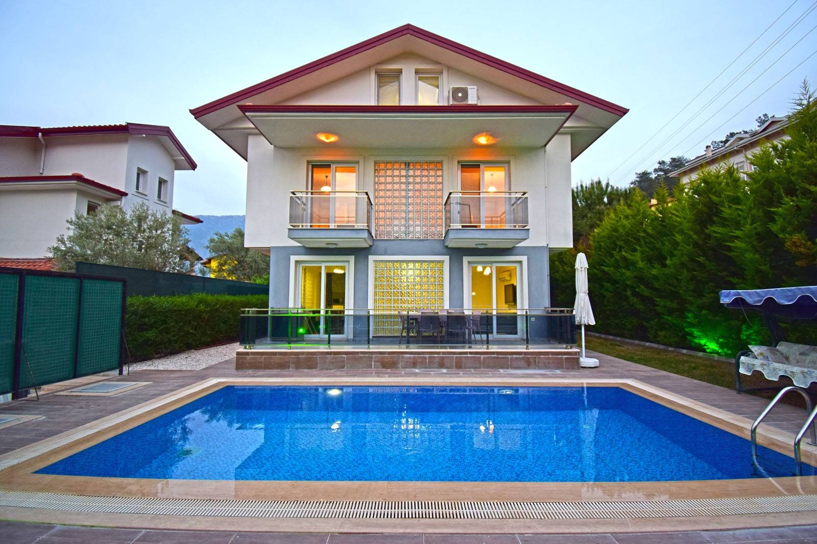 Fethiye Ölüdeniz'de Yemyeşil Bahçeli, Elverişli Konumda, Yazlık Villa