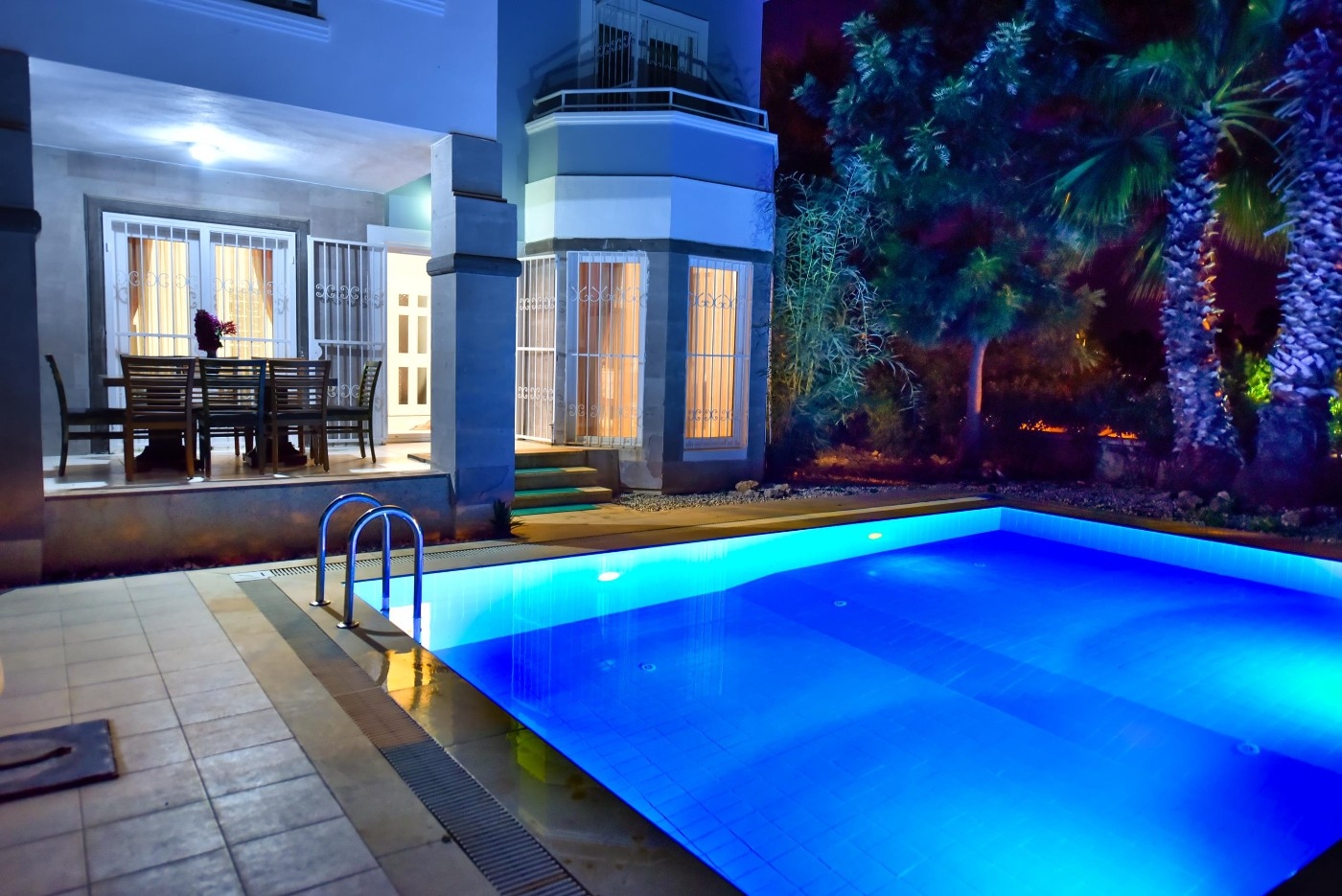 Fethiye Foça'da Şık Tasarımlı, Özel Havuzlu, Konforlu Villa