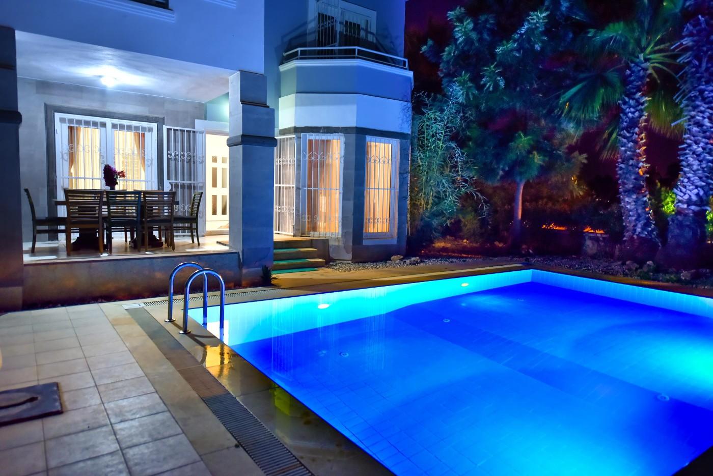 Fethiye Foça'da Şık Tasarımlı, Özel Havuzlu, Konforlu Villa-13676