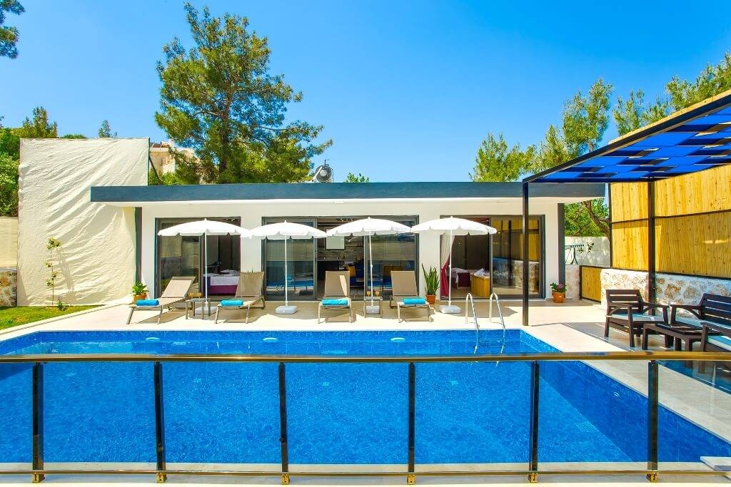 Kaş İslamlar'da Huzur Dolu Doğada, Özel Havuzlu, Geniş Bahçeli Villa