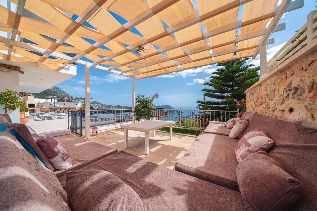 Kaş İslamlar'da Enfes Deniz Manzaralı, Özel Havuzlu, Konforlu Villa