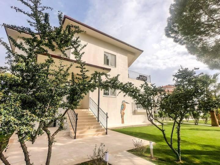 Muğla Köyceğiz'de Göl Manzaralı, Ortak Havuzlu, Kiralık Villa-27716