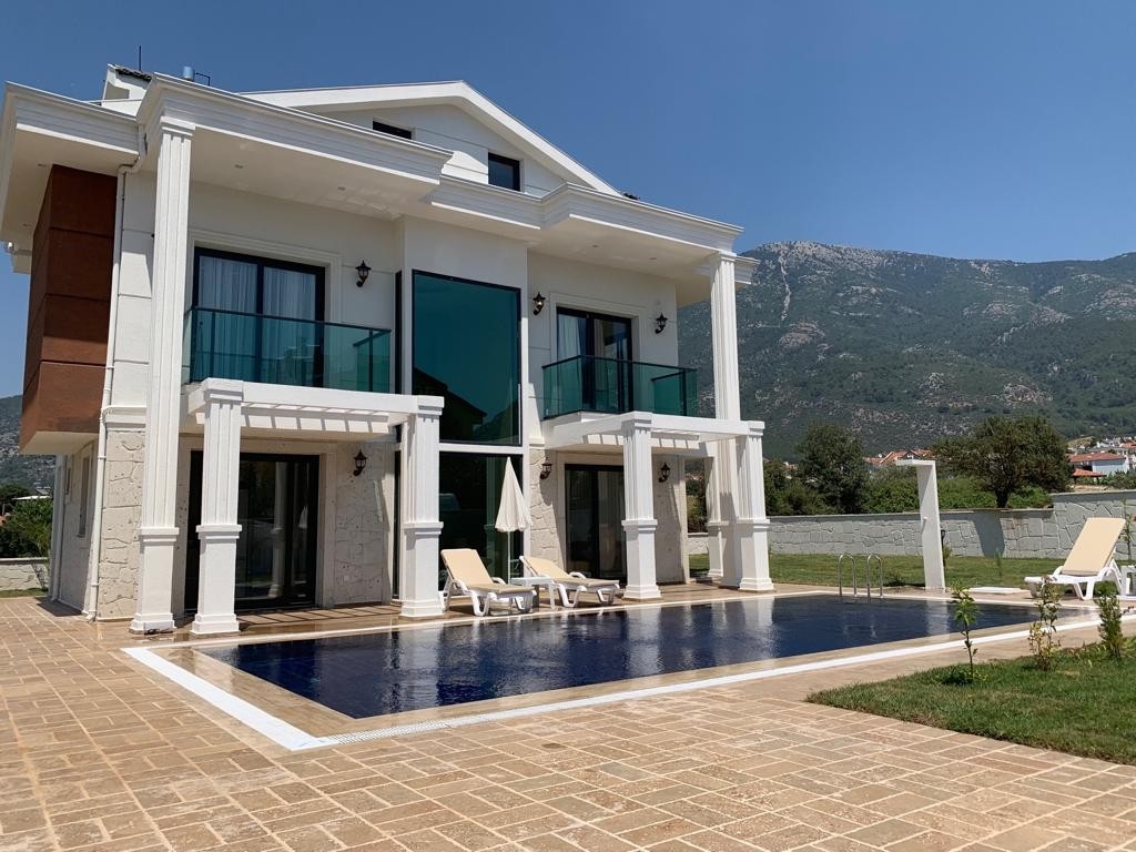 Fethiye Ölüdeniz'de Geniş Ailelere Uygun, Özel Havuzlu, Şık Villa