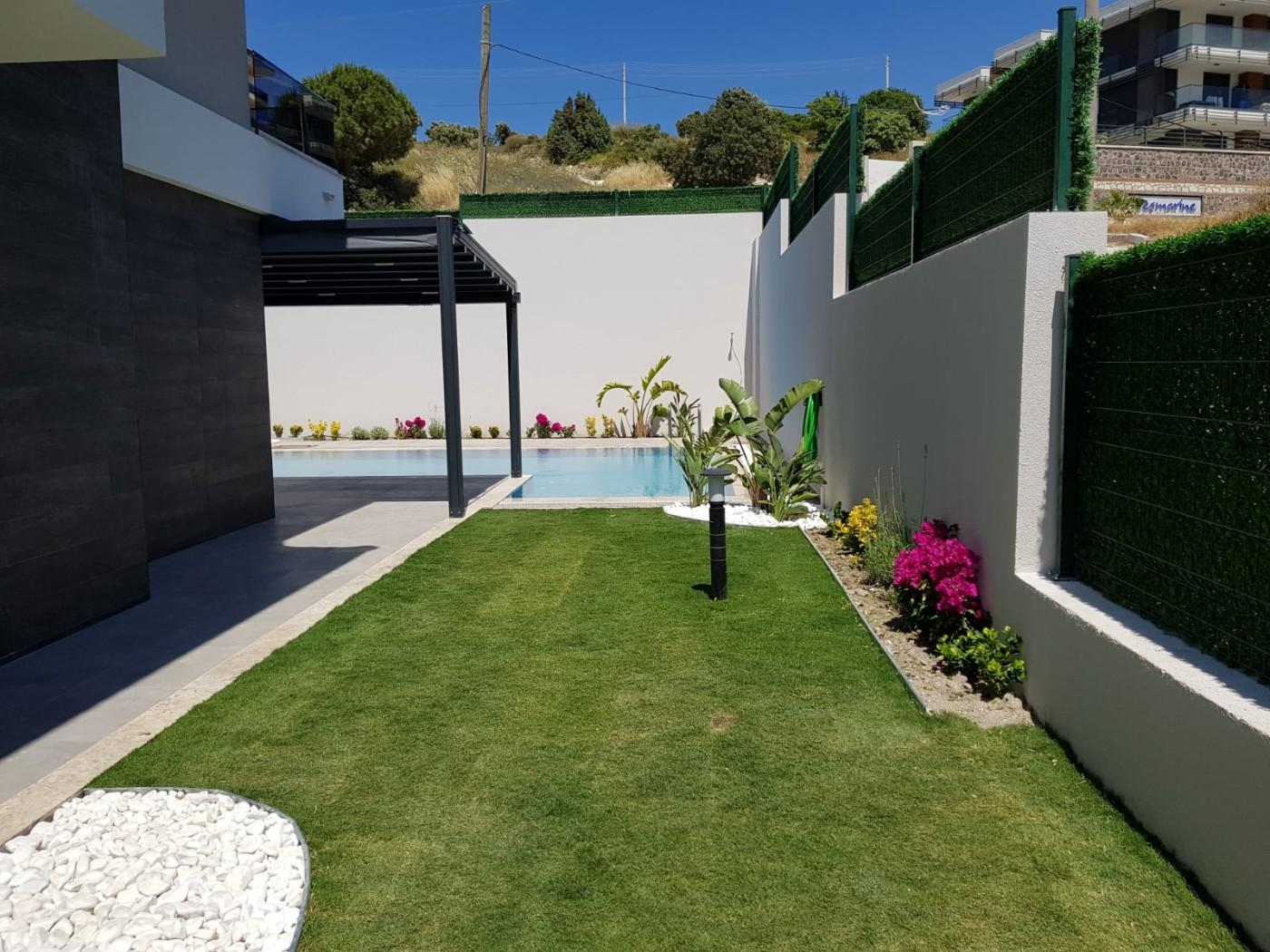 İzmir Çeşme'de Merkezi Konumda, Özel Havuzlu, Bahçeli Villa-14945