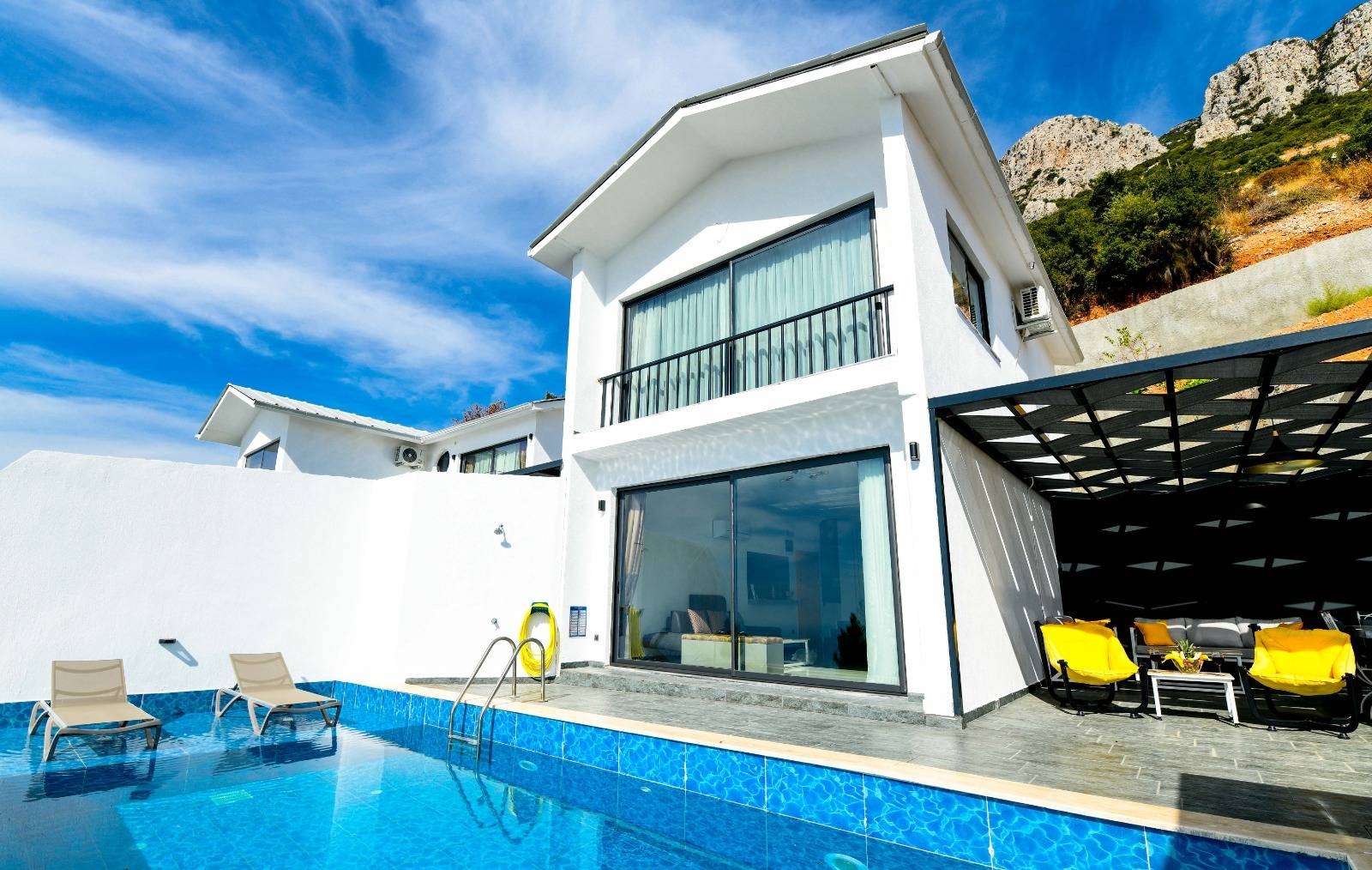 Kaş Bezirgan'da Deniz ve Doğa Manzaralı, Özel Havuzlu, Balayı Villası