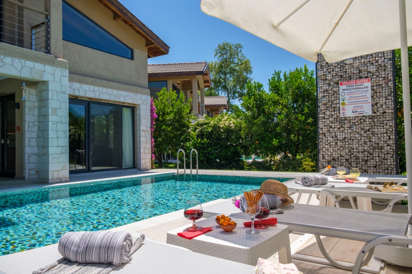 Fethiye Yanıklar'da Yemyeşil Bahçeli, Özel Havuzlu, Jakuzili Villa