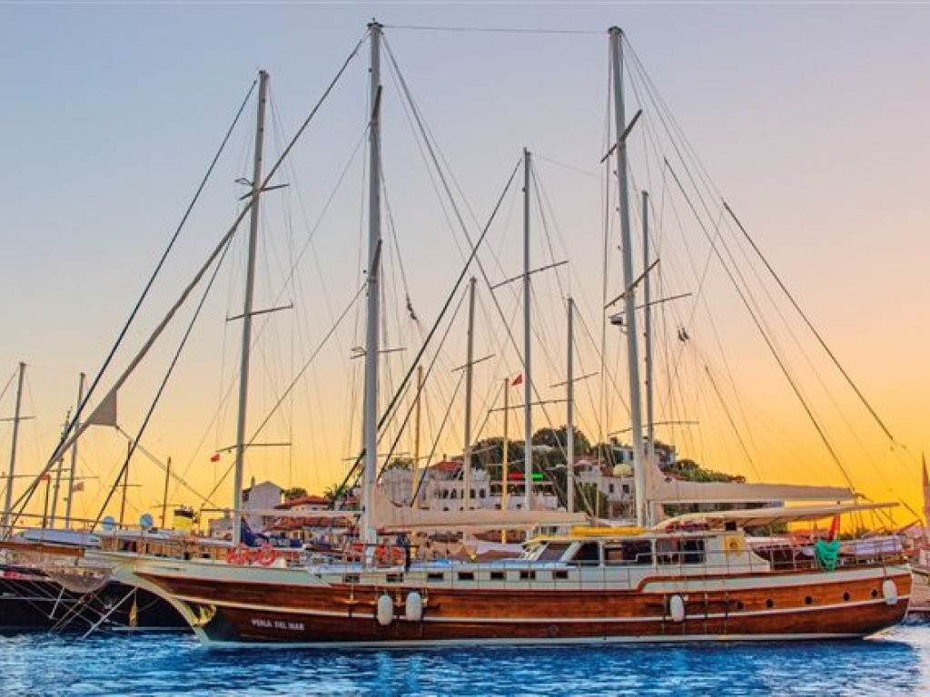 Fethiye'de Ahşap İç Tasarıma Sahip, Geniş Gruplar İçin İdeal Gulet