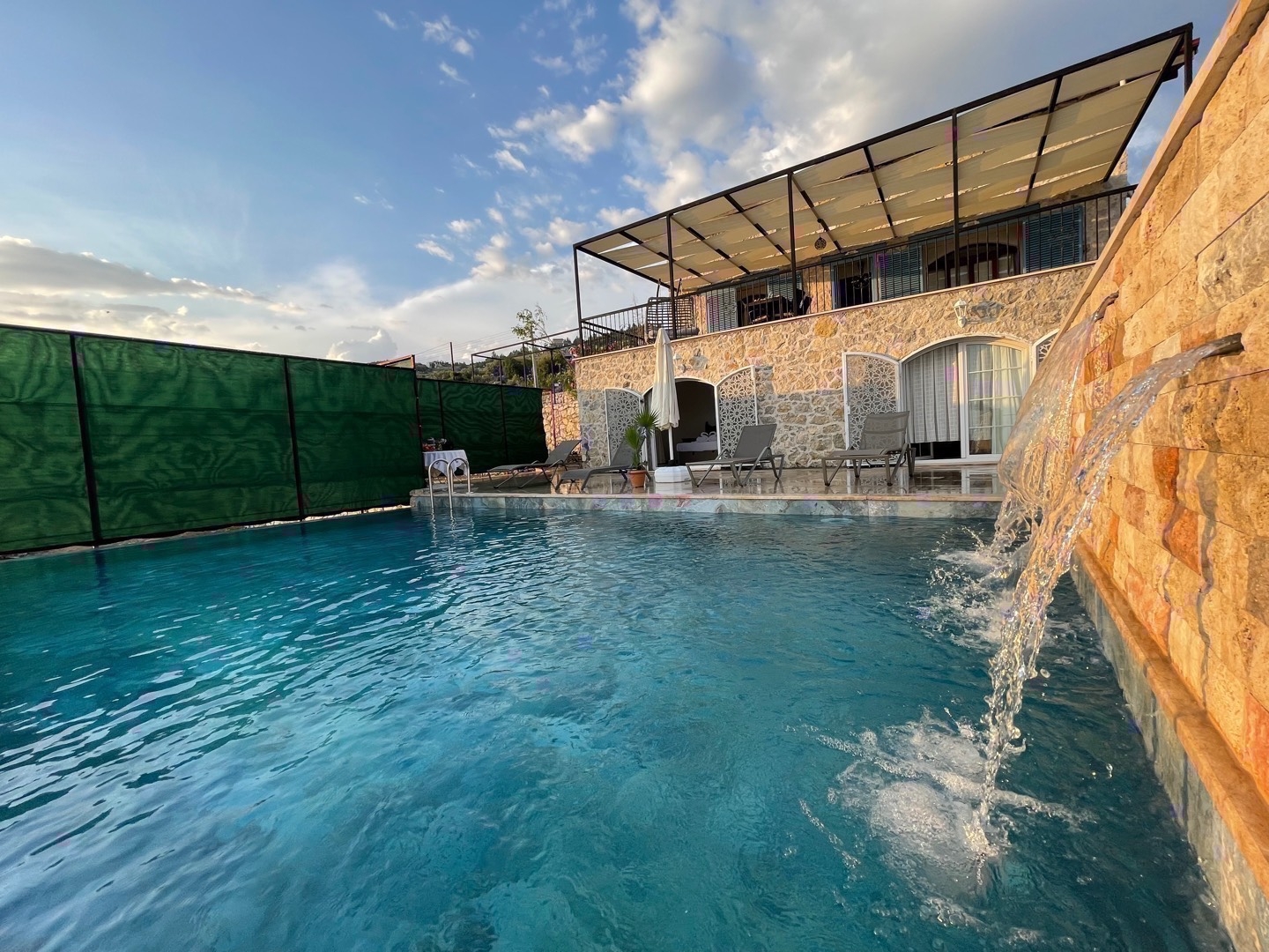 Fethiye'de Muhteşem Cennet Koyu Manzaralı, Özel Havuzlu, Şık Villa