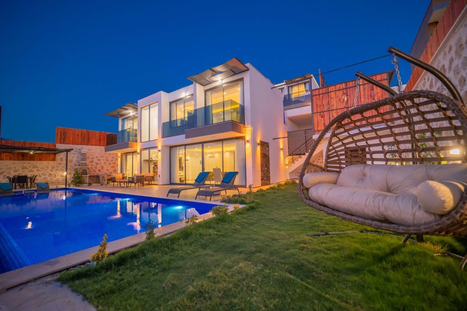 Kaş Kalkan'da Lüks Dizayn Edilmiş, Korunaklı Havuzlu, Şık Villa-29239