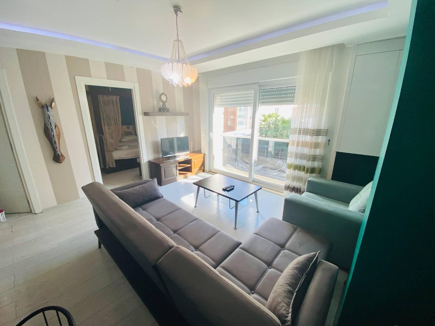 Konyaaltı Gürsu'da Plaja Yakın, Şehir Manzaralı, 1+1 Kiralık Suit-16506