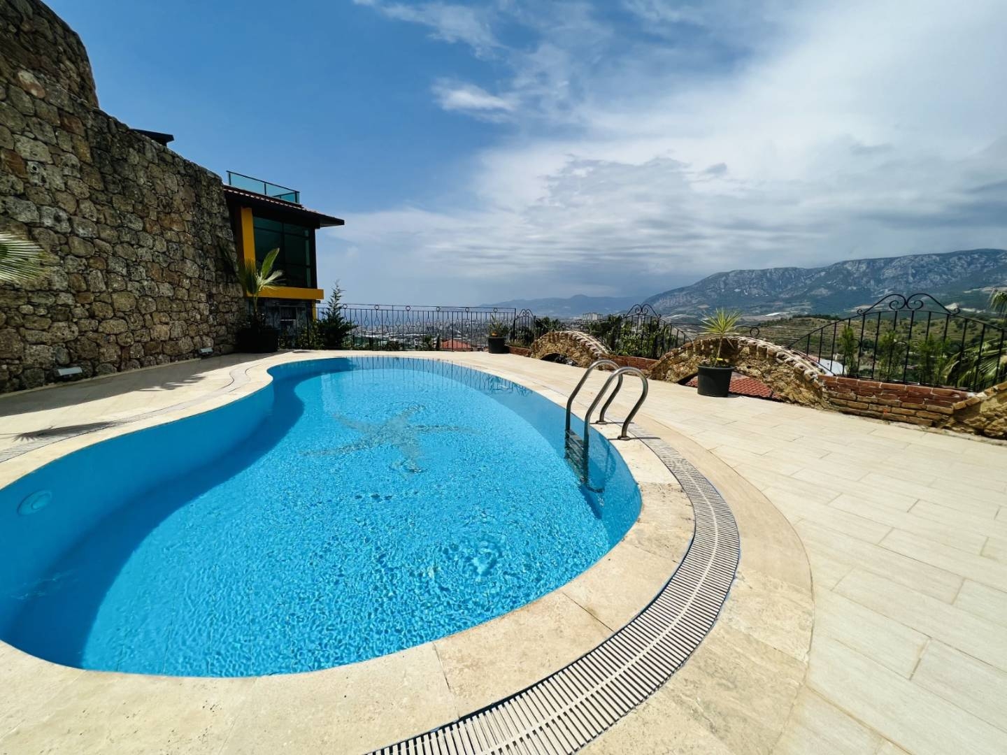 Alanya Kargıcak'ta Elverişli Konumda, Özel Havuzlu, Yazlık Villa
