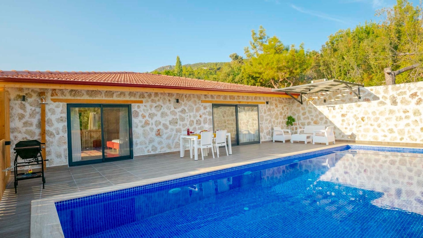 Kaş İslamlar'da Taş Mimarili, Özel Havuzlu, Modern Tasarımlı Villa