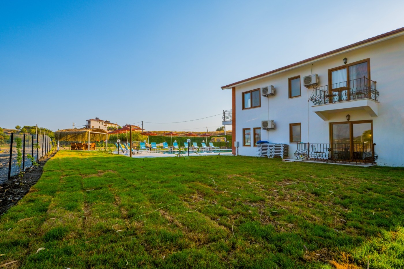 Fethiye Çiftlik'te Geniş Bahçeli, Özel Havuzlu, 12 Kişilik Şık Villa
