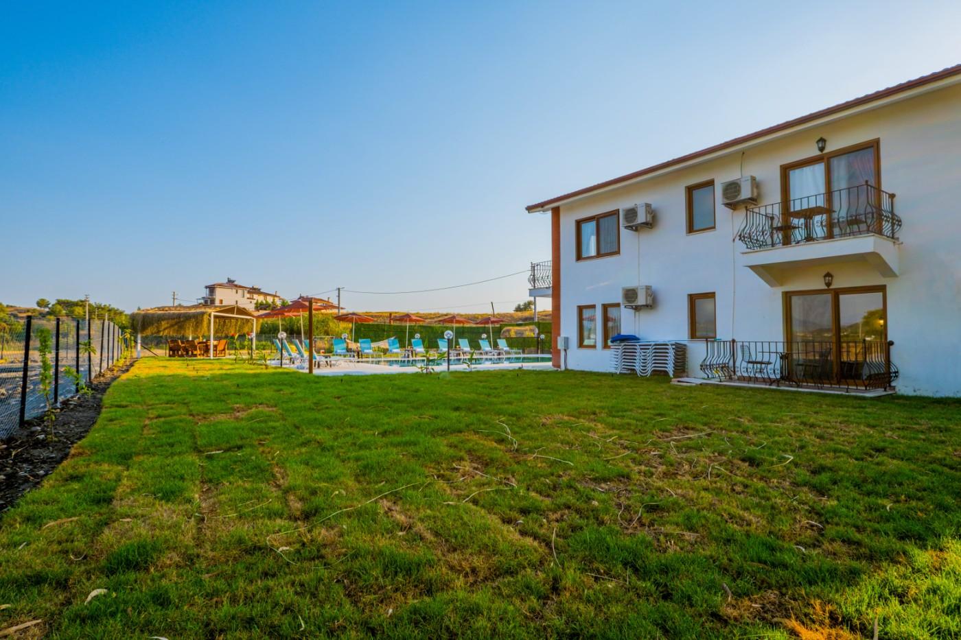 Fethiye Çiftlik'te Geniş Bahçeli, Özel Havuzlu, 12 Kişilik Şık Villa-22302
