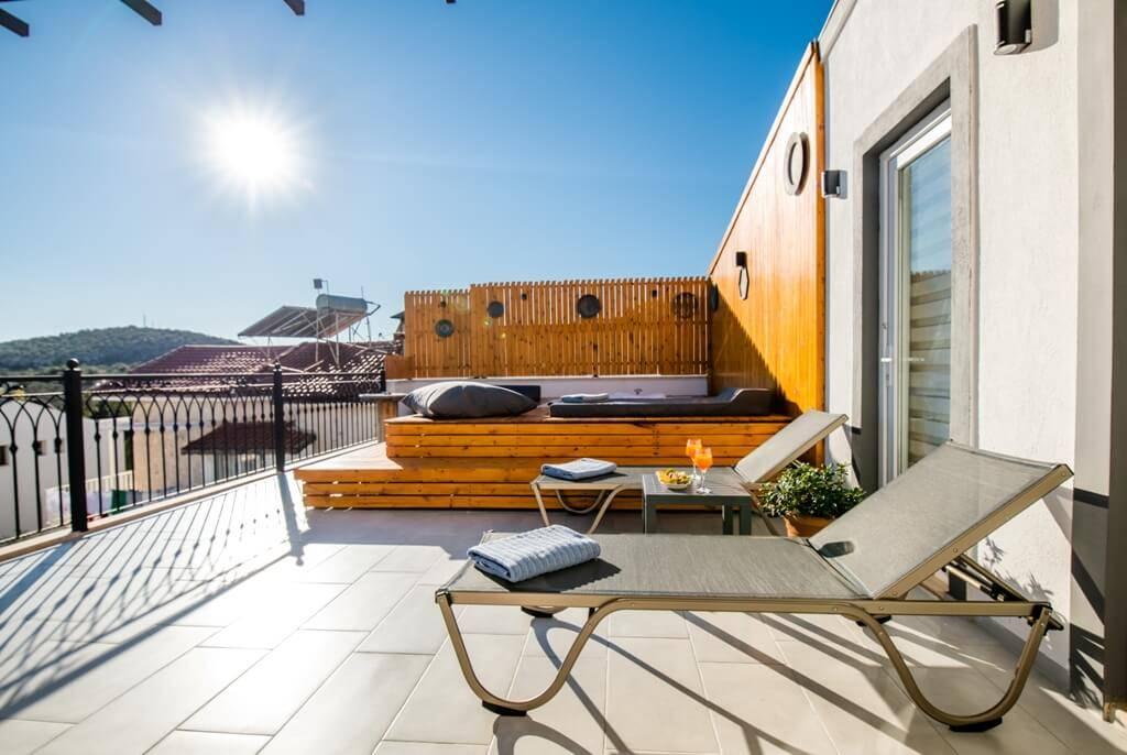 Kaş Kalkan'da Deniz Manzaralı, Çift Jakuzili, 4 Kişilik Tatil Evi-24999