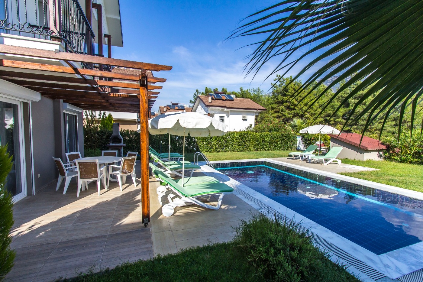 Fethiye Ölüdeniz'de Denize ve Plaja Yakın, Özel Havuzlu, Bahçeli Villa