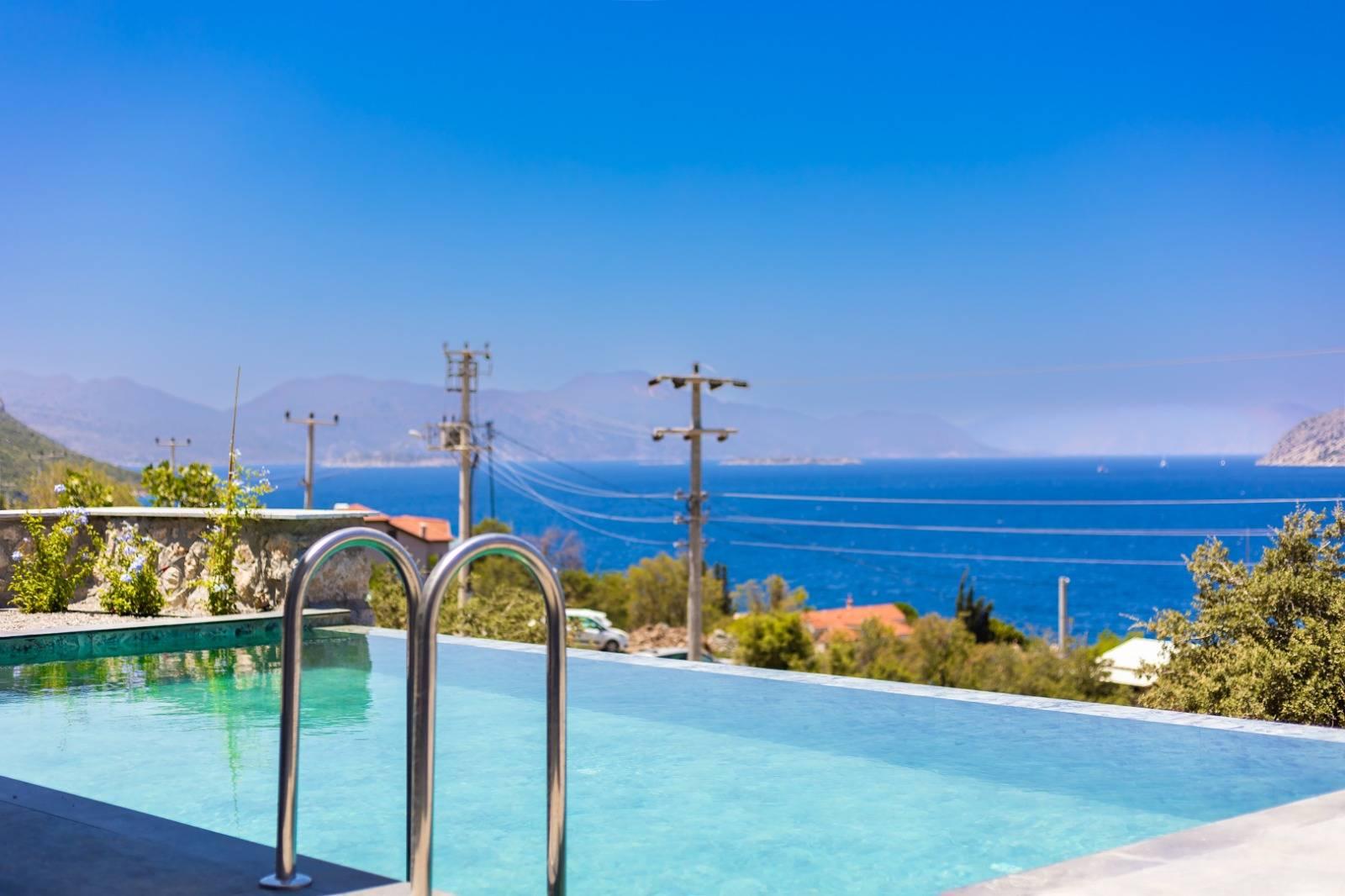 Marmaris'te Deniz Manzarasına Sahip, Sonsuzluk Havuzlu, Şık Villa-30898
