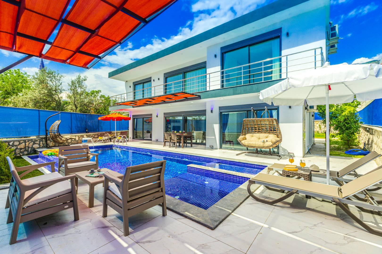 Kaş Çayköy'de Nezih Konumda, Yetişkin ve Çocuk Havuzlu, Şık Villa-27394