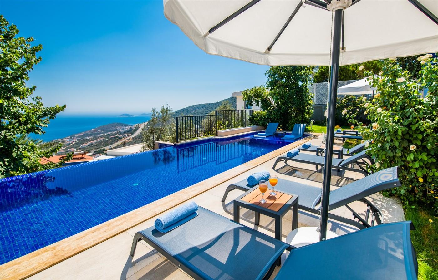 Kaş İslamlar'da Kalabalık Ailelere Uygun, Özel Havuzlu, 4+1 Villa-20102