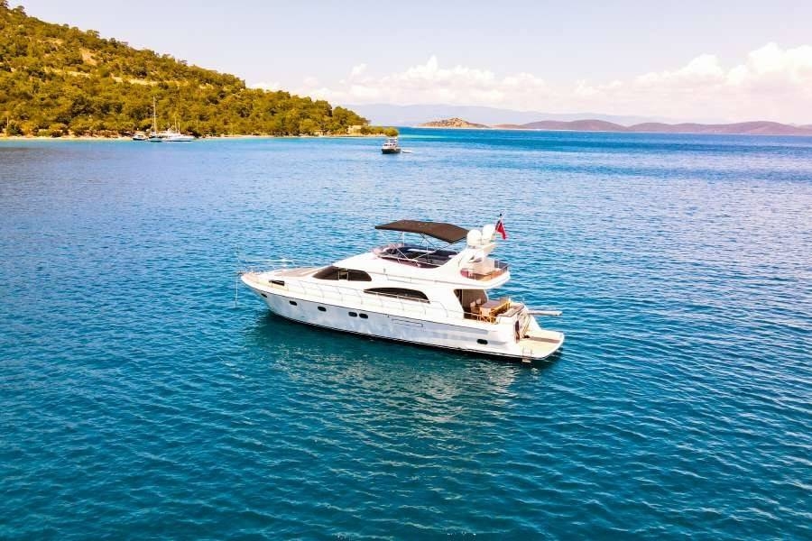 Bodrum Türkbükü Çıkışlı, Muhteşem Denizde, 4 Kişi Kapasiteli Motoryat