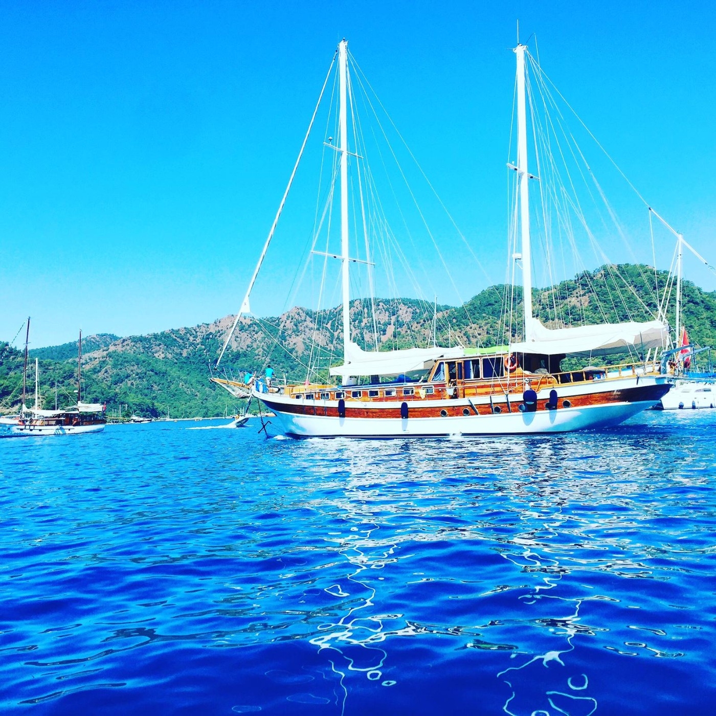 Bodrum'da Mavi Yolculuk Esnasında, Ev Konforunda Rahatlık Sunan Gulet