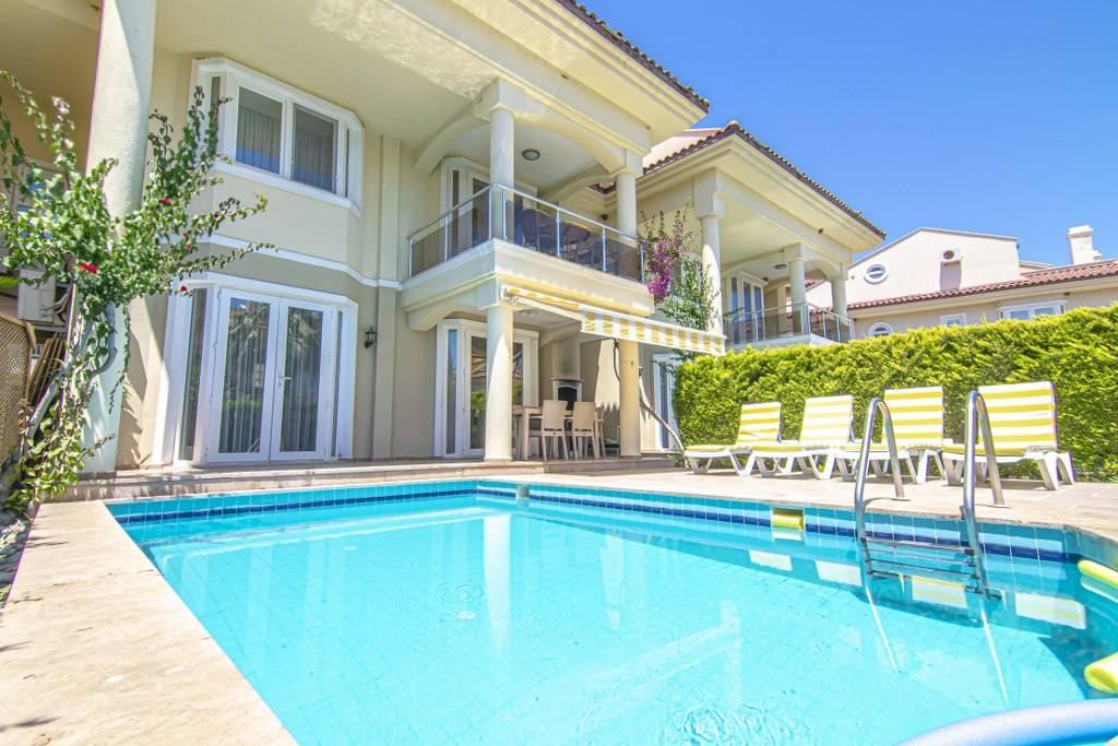 Fethiye'de Denize Sıfır Konumda, Ortak ve Özel Havuzlu, Yazlık Villa-29574