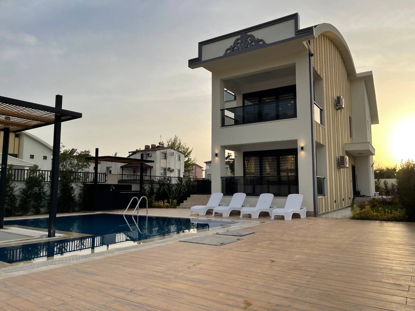 Serik Kadriye'de Kalabalık Ailelere Uygun, Özel Havuzlu, Estetik Villa