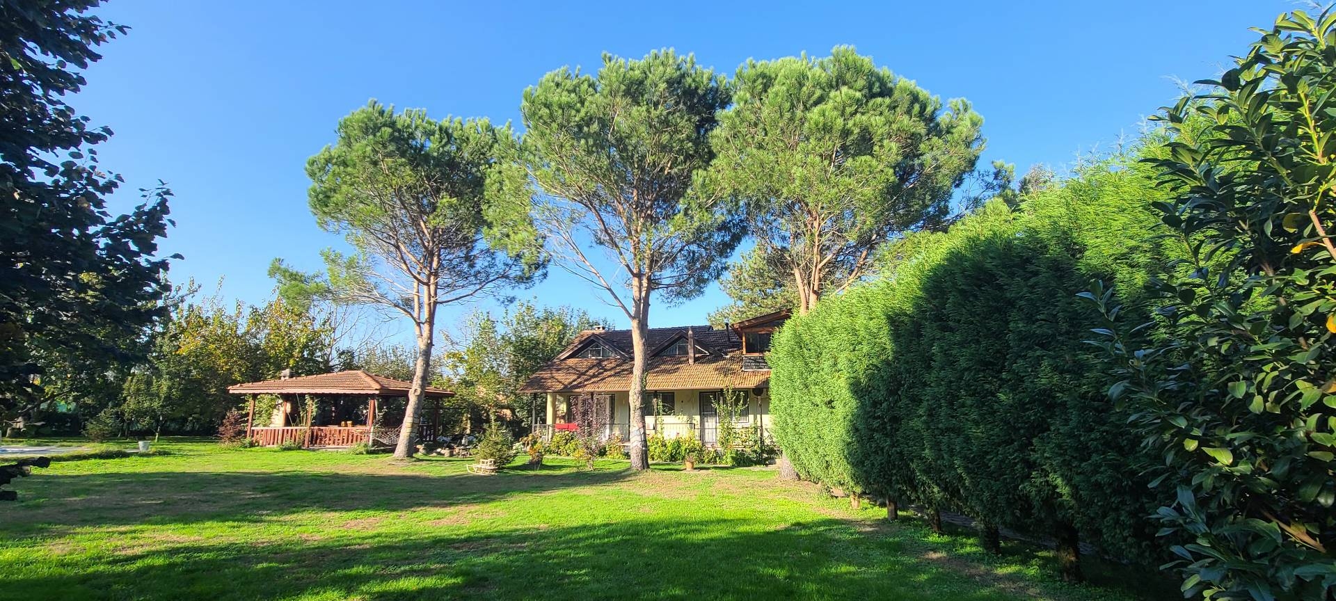 Kocaeli Maşukiye'de Geniş Bahçe İçerisinde, Özel Havuzlu, Şık Villa