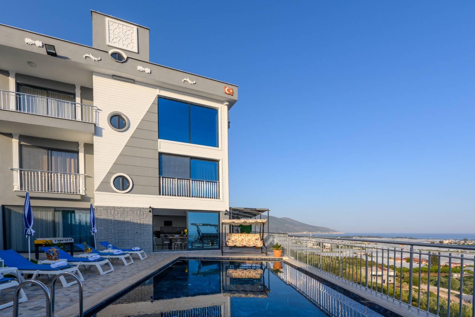 Antalya Demre'de Deniz Manzaralı, Özel Havuzlu, Ailelere Uygun Villa