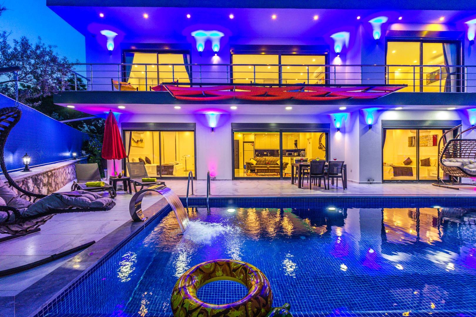 Kaş Çayköy'de Nezih Konumda, Yetişkin ve Çocuk Havuzlu, Şık Villa